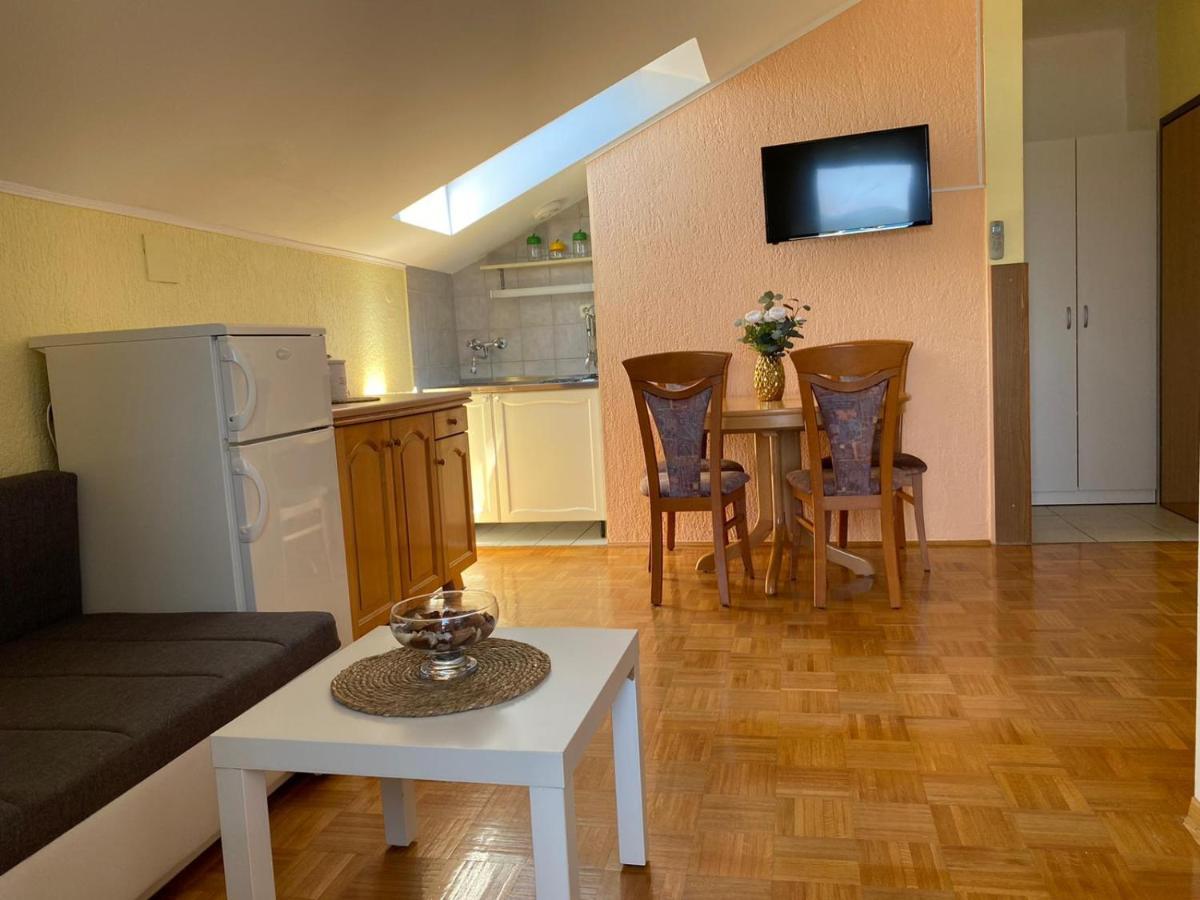 Apartments Maricic スヴェティ・ペタル エクステリア 写真