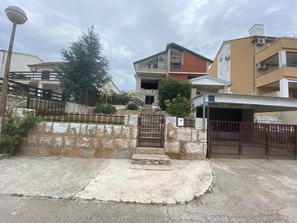 Apartments Maricic スヴェティ・ペタル エクステリア 写真